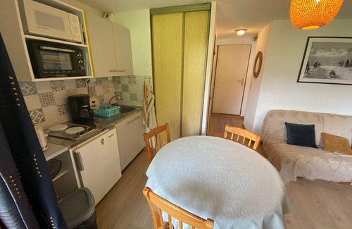 Abondance Apartment | "Quiet Studio with Balcony, Parking, Near Slopes – Sleeps 4"