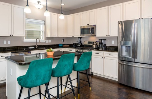 St. Louis House | Quiet Suburban Paradise