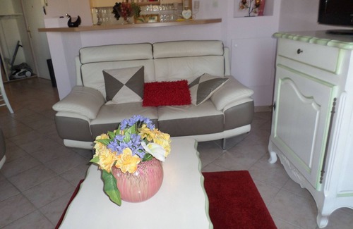 Uzes Apartment | QUIET TOWN CENTER with GARAGE