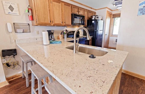 Snowshoe House | Quiet Townhome w Deck Near Slopes WiFi EZ Parking