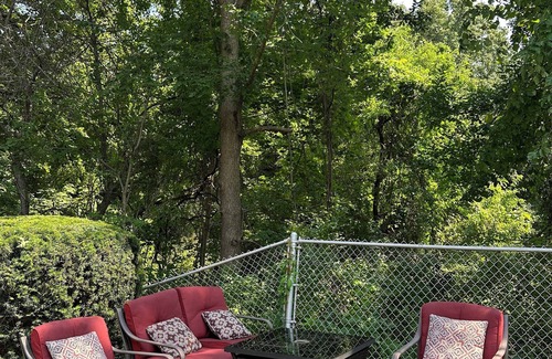 Newton House | Quiet, upscale Boston Suburb stay-fast access to Boston hub and hospitals