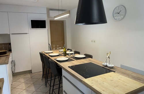 Chateaurenard Villa | Quiet villa with heated pool.