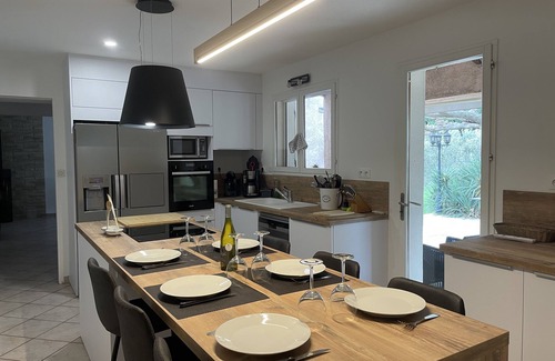 Chateaurenard Villa | Quiet villa with heated pool.