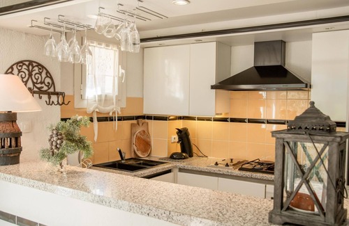 Frejus House | Quietly located villa with shared pool