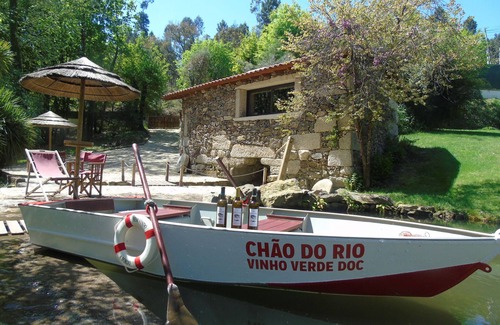 Molares Cottage | Quinta da Chouza AGROTURISM and ENOTURISM MOINHO G - Private beach - Free Wifi