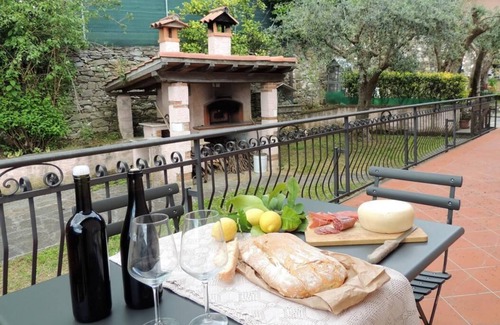 Seravezza Apartment | Quite, exclusive apartment, sea view, garden with bbq, equipped terrace