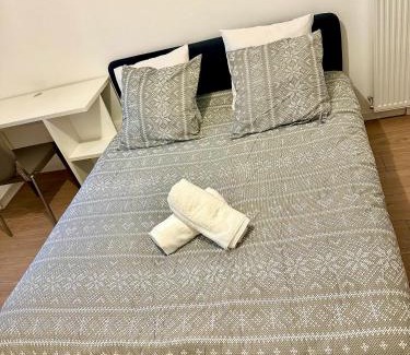 Magny-le-Hongre House | réf rog Chambre Privée dans une villa