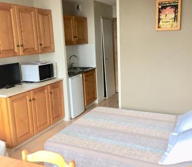 Laveissiere Apartment | RÉSID BEC DE L AIGLE Studio 21 - LE LIORAN