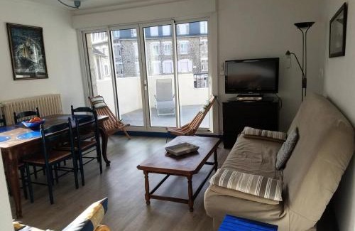 Pleneuf-Val-Andre Apartment | Résidence Casino - Charmant T3 en plein cœur de la station balnéaire du Val-André. MAE-6444