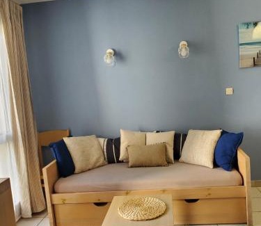 Cerbere Apartment | Résidence les aloès T2 , idéal 2 adultes 2 enfants à 2 minutes de la mer