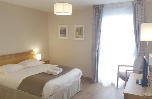 Bezannes Apartment | Résidence Séniors Domitys Les Hautes Feuilles