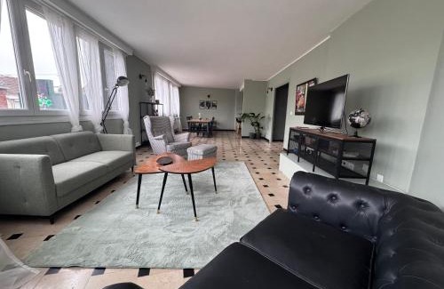 Le Marais Apartment | Rétro Lomme