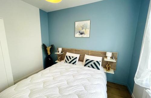 Port of Caen Apartment | Rêve bleu au port avec parking gratuit