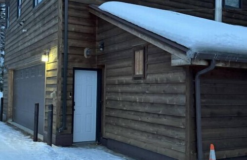 Fairbanks Apartment | R & R Hideaway Suite