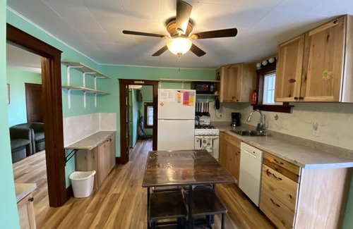 Davison Apartment | R&R Suite , Downtown Retreat