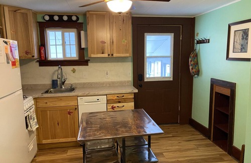 Davison Apartment | R&R Suite , Downtown Retreat