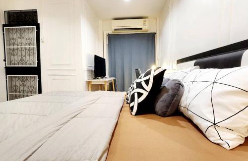 Bang Chak House | R1 House,bts,Mega Bangna,night market,Suvarnabhumi