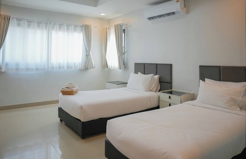 Ban Tai Hotel | R2 Bed and Pool Kanchanaburi