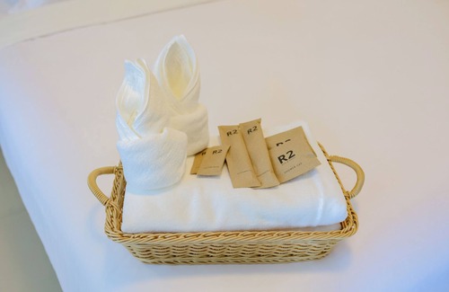 Ban Tai Hotel | R2 Bed and Pool Kanchanaburi