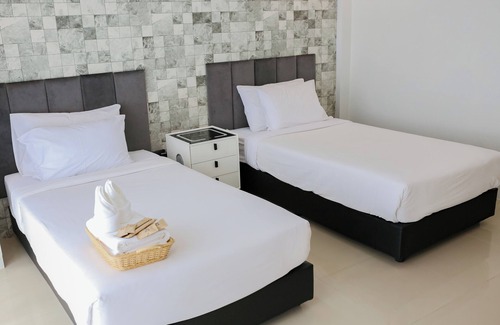 Ban Tai Hotel | R2 Bed and Pool Kanchanaburi