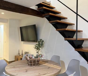 Pradena House | Raíces