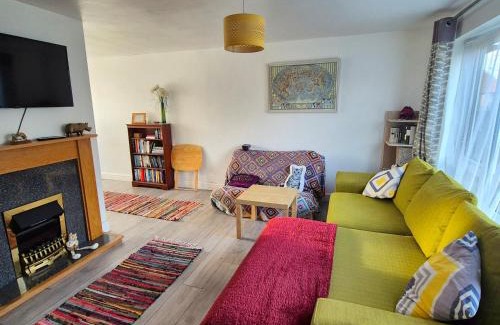 Bicester House | Rabbit Haven- Near Bicester Village & Town - ShireStays