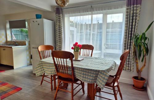 Bicester House | Rabbit Haven- Near Bicester Village & Town - ShireStays