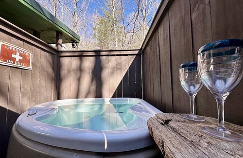 Clayton Cottage | Rabun Rest Cottage near beautiful Lake Burton