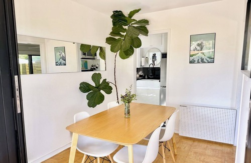 Mar Vista House | Rad Stay Mar Vista. Open concept two bedroom house with large private yard.