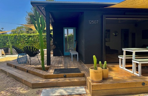 Mar Vista House | Rad Stay Mar Vista. Open concept two bedroom house with large private yard.