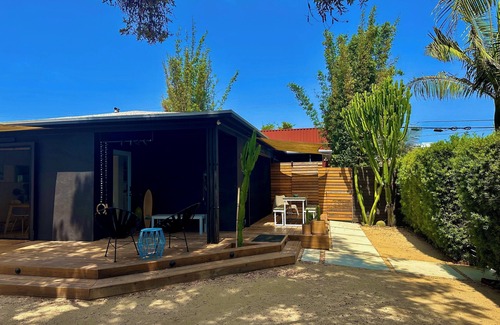 Mar Vista House | Rad Stay Mar Vista. Open concept two bedroom house with large private yard.