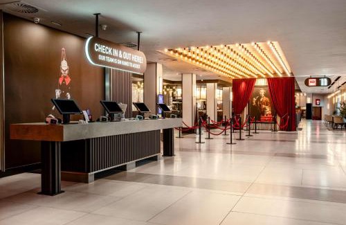 Heathrow Villages Hotel | Radisson Hotel and Conference Centre London Heathrow