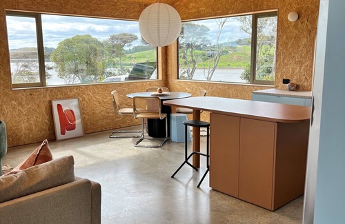 Raglan House | Raglan home