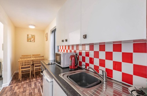 Chapel Saint Leonards Cottage | Rainbow Bungalow 1 - UK39809