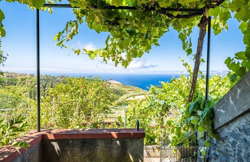 Lombada Velha Cottage | Rainbow Cottage by Madeira Sun Travel
