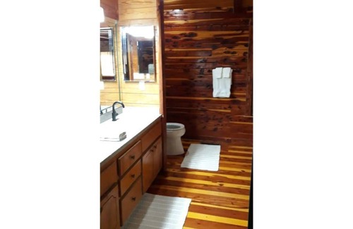 Waynesboro Cabin | Rainbow Lake Retreat