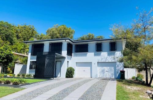 Rainbow Beach House | Rainbow Stairs - Rainbow Beach - Aircon - Wifi