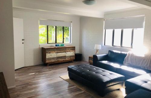 Rainbow Beach House | Rainbow Stairs - Rainbow Beach - Aircon - Wifi