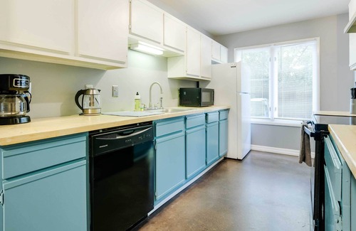 Northwest Raleigh House | Raleigh Townhome ~ 12 Mi to Research Triangle Park