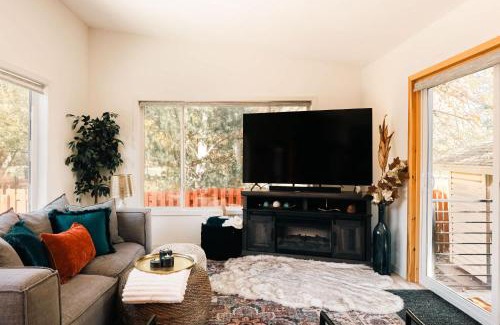 Ralston Valley Apartment | Ralston Creek Cottage - Serene Park Views