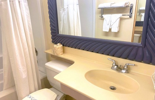 Wilshire Hotel | Ramada by Wyndham Los Angeles/Koreatown West