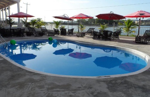 Flores Hotel | Ramada by Wyndham Tikal Isla de Flores