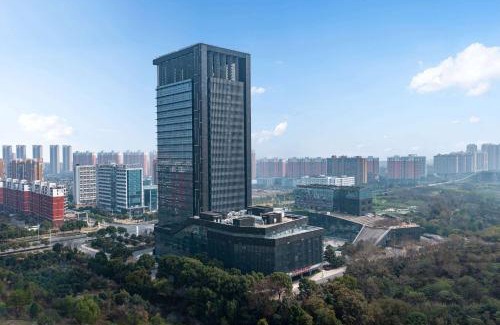 Jingkou District Hotel | Ramada by Wyndham Zhenjiang Dagang New District