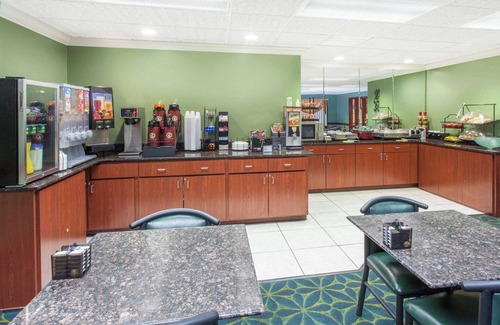 Forsyth Hotel | Ramada Limited Decatur