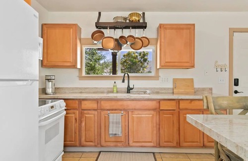 Indio Hills House | Ranch Home on 5 Acres w/Heated Pool & Hot Tub