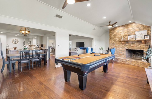 Granbury House | Ranch House with Private Pond and Horse Stalls