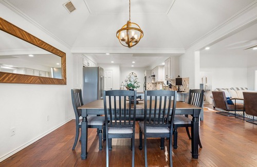 Granbury House | Ranch House with Private Pond and Horse Stalls