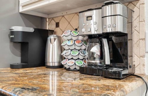 Granbury House | Ranch House with Private Pond and Horse Stalls