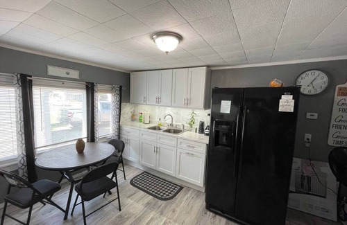 Dunkirk House | “Rancho” by the Lake 1 block from Lake Erie