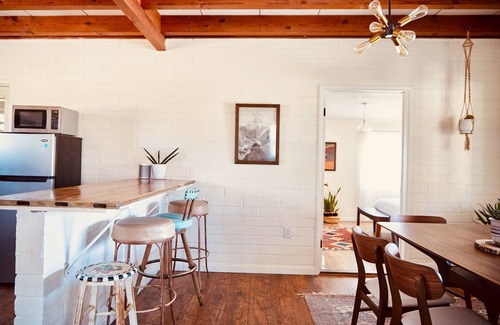 Joshua Tree House | Rancho de Soñadores Mid-Century Brick Cabin w/Hot Tub